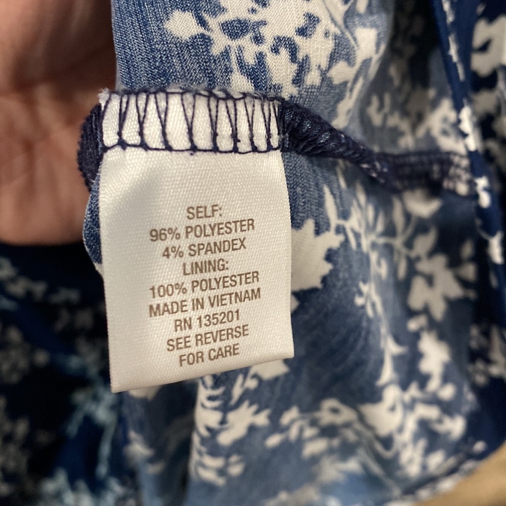 Dress Barn Ladies blouse, size L - Picture 5 of 8